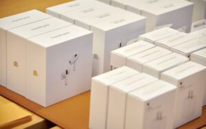 За замовлення контрафактних товарів Apple – штраф 17 тис. гривень і конфіскація товару